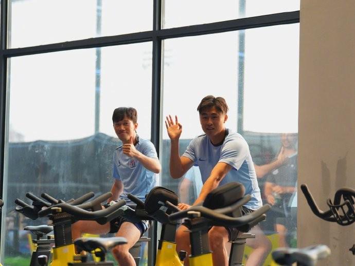 东体：吴曦已经开始有球训练，谢鹏飞和戴伟浚仍需时间恢复