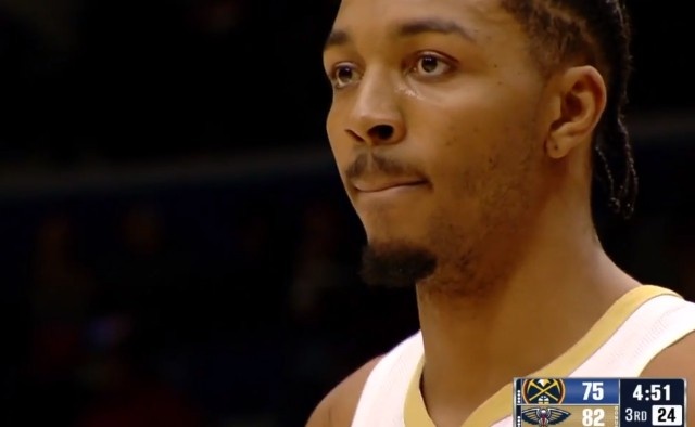 kaiyun-这还了得！奎因弧顶直接抛传 墨菲空中转体180度打板上篮！