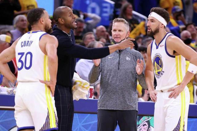 开云体育官网-勇士下赛季砸4亿冲冠？多位冠军拼图入市难全留下